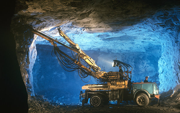 Добыча медной руды в шахте