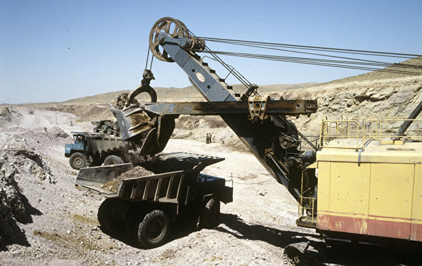 Добыча руды в карьере, Казахстан