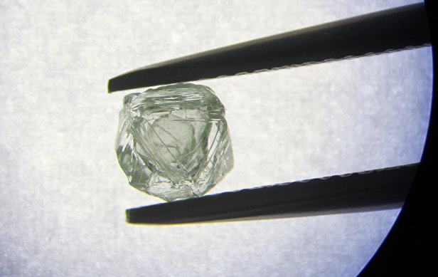 уникальный алмаз-матрёшка АК "Алроса"