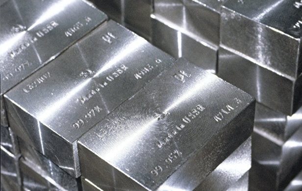 Слитки платины в хранилище платиновых металлов Гохрана РФ.
