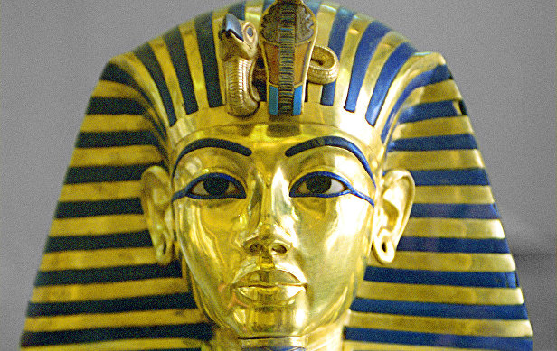 Золотая посмертная маска фараона Тутанхамона