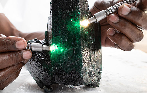 Изумруд Imboo, добытый в Замбии Изумруд Imboo, добытый в Замбии