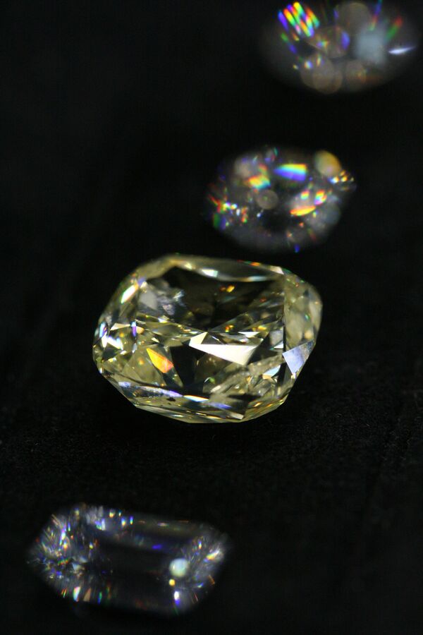 Бриллианты Смоленского завода Кристалл Бриллианты Смоленского завода Кристалл