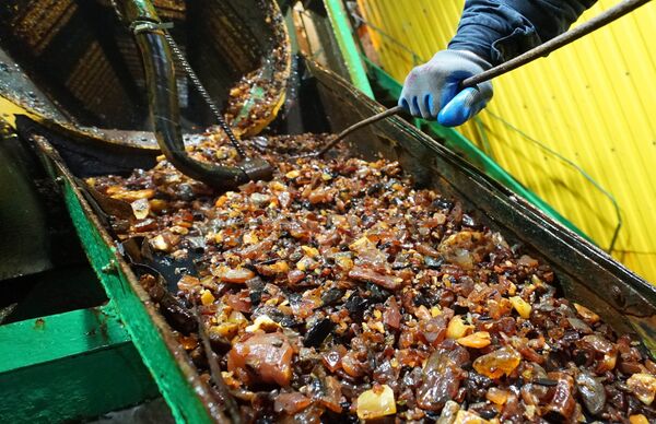 Янтарный комбинат в Калининграде Янтарный комбинат в Калининграде