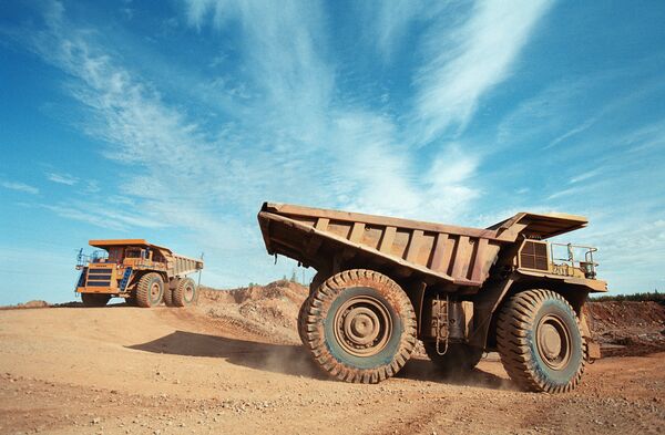 Большегрузные самосвалы на добыче золота Большегрузные самосвалы на добыче золота