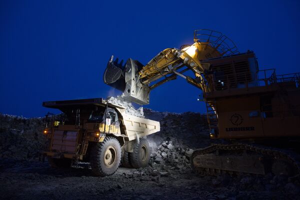 Добыча алмазной руды, Якутия Добыча алмазной руды, Якутия