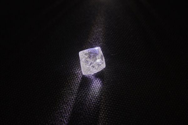 Верхне-мунский алмаз 98,8 карата Верхне-мунский алмаз 98,8 карата