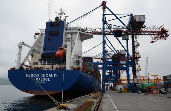Контейнеровоз Fesco Diomid прибыл в порт Владивостока Контейнеровоз Fesco Diomid прибыл в порт Владивостока